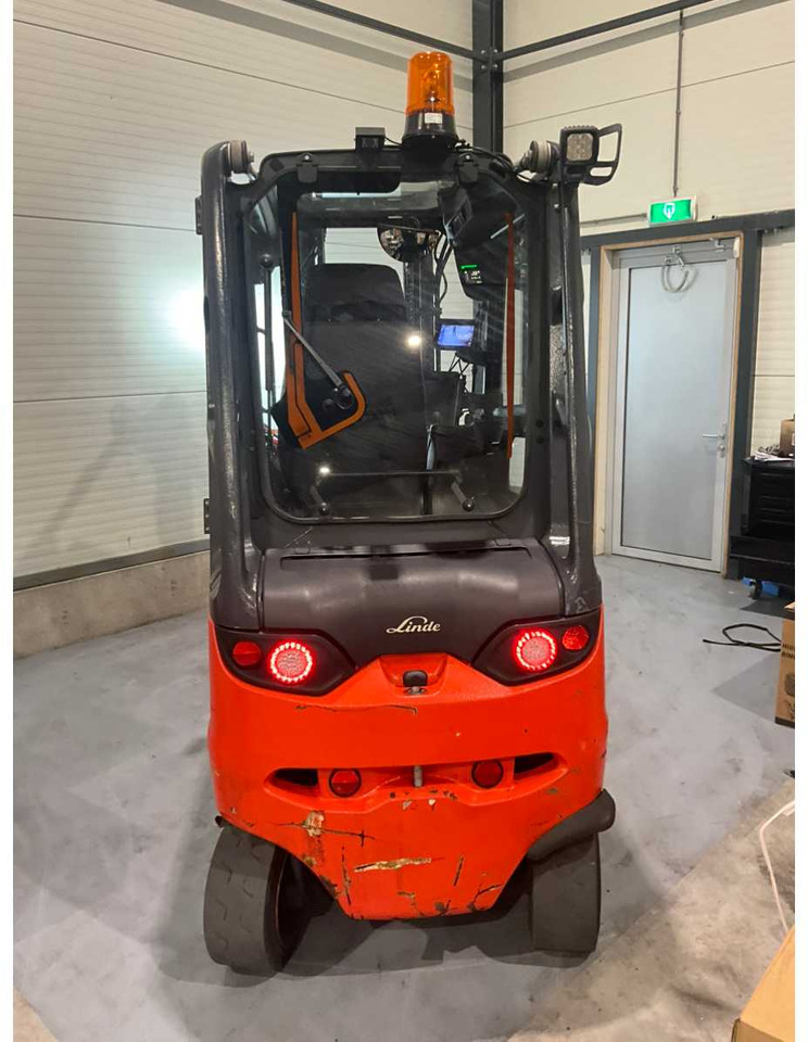 2019 LINDE E30HL-01/600 3000KG SPOON SHIFTER BATTERY 2022 FORKLIFT - Forklift: picture 4 2019 LINDE E30HL-01/600 3000KG SPOON SHIFTER BATTERY 2022 FORKLIFT - Forklift: picture 4