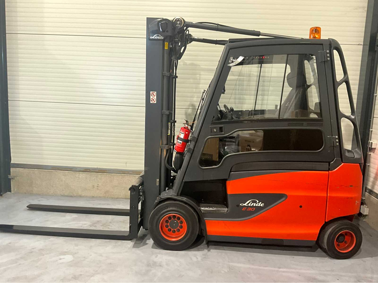 2019 LINDE E30HL-01/600 3000KG SPOON SHIFTER BATTERY 2022 FORKLIFT - Forklift: picture 3 2019 LINDE E30HL-01/600 3000KG SPOON SHIFTER BATTERY 2022 FORKLIFT - Forklift: picture 3