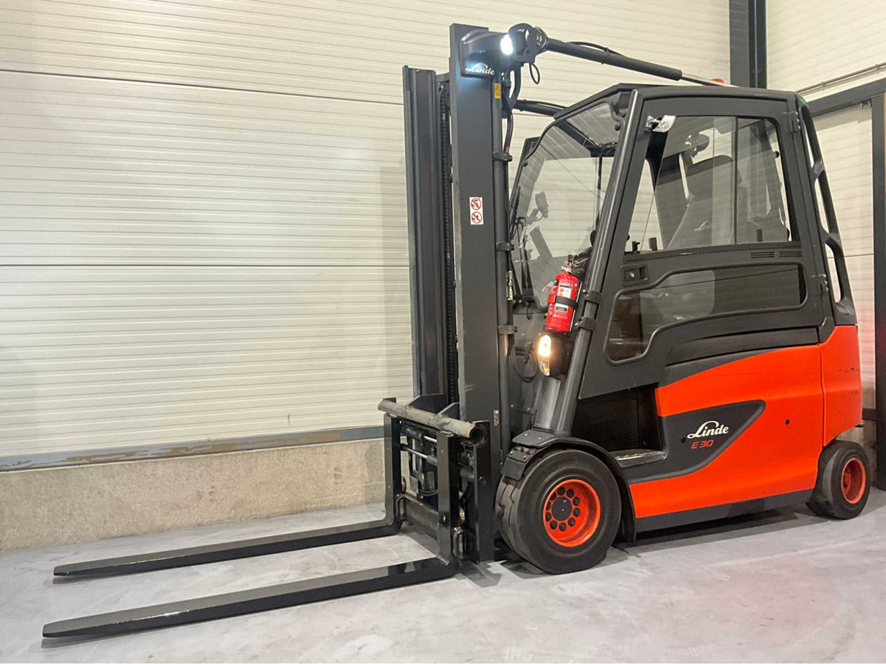 2019 LINDE E30HL-01/600 3000KG SPOON SHIFTER BATTERY 2022 FORKLIFT - Forklift: picture 1 2019 LINDE E30HL-01/600 3000KG SPOON SHIFTER BATTERY 2022 FORKLIFT - Forklift: picture 1