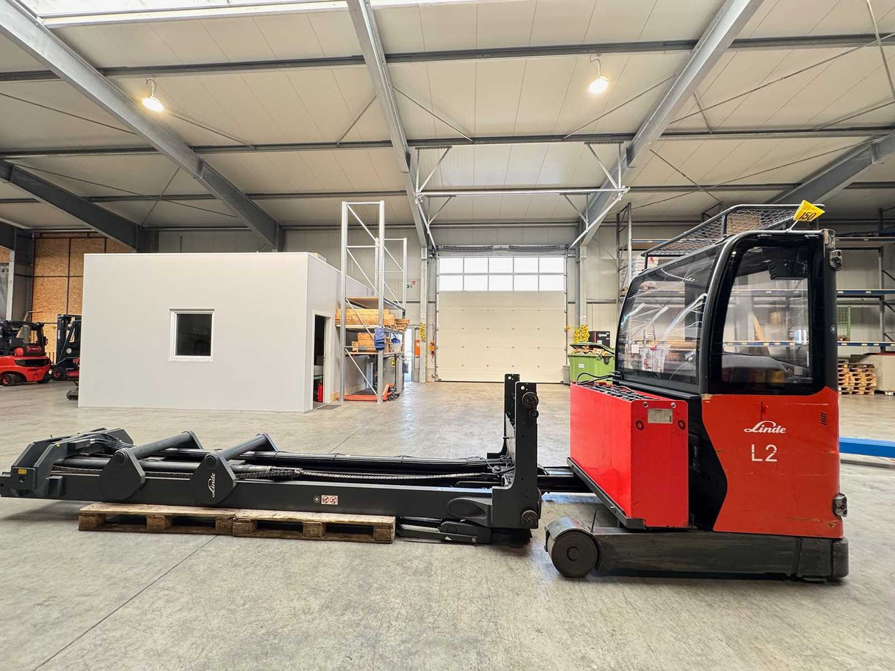 2020 LINDE R16HD ELECTRIC FORKLIFT REACH TRUCK 10 METERS LIFTING HEIGHT CAB 12,911 HOURS - Forklift: picture 5 2020 LINDE R16HD ELECTRIC FORKLIFT REACH TRUCK 10 METERS LIFTING HEIGHT CAB 12,911 HOURS - Forklift: picture 5