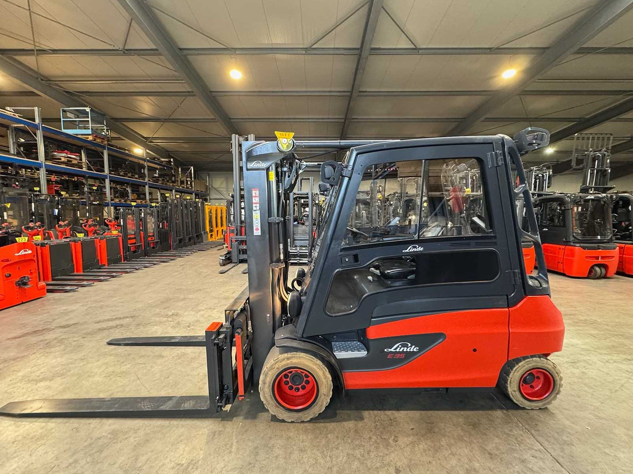 2022 SERVICE+UVV 11/2026 LINDE E35L 3.500KG TRIPLEX 3.+4. - Forklift: picture 1 2022 SERVICE+UVV 11/2026 LINDE E35L 3.500KG TRIPLEX 3.+4. - Forklift: picture 1
