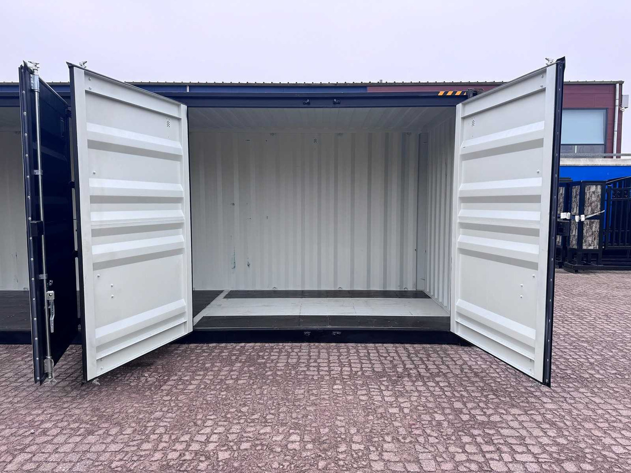 Shipping container 40ft HQ High Cube shipping container with 3 side doors: picture 15