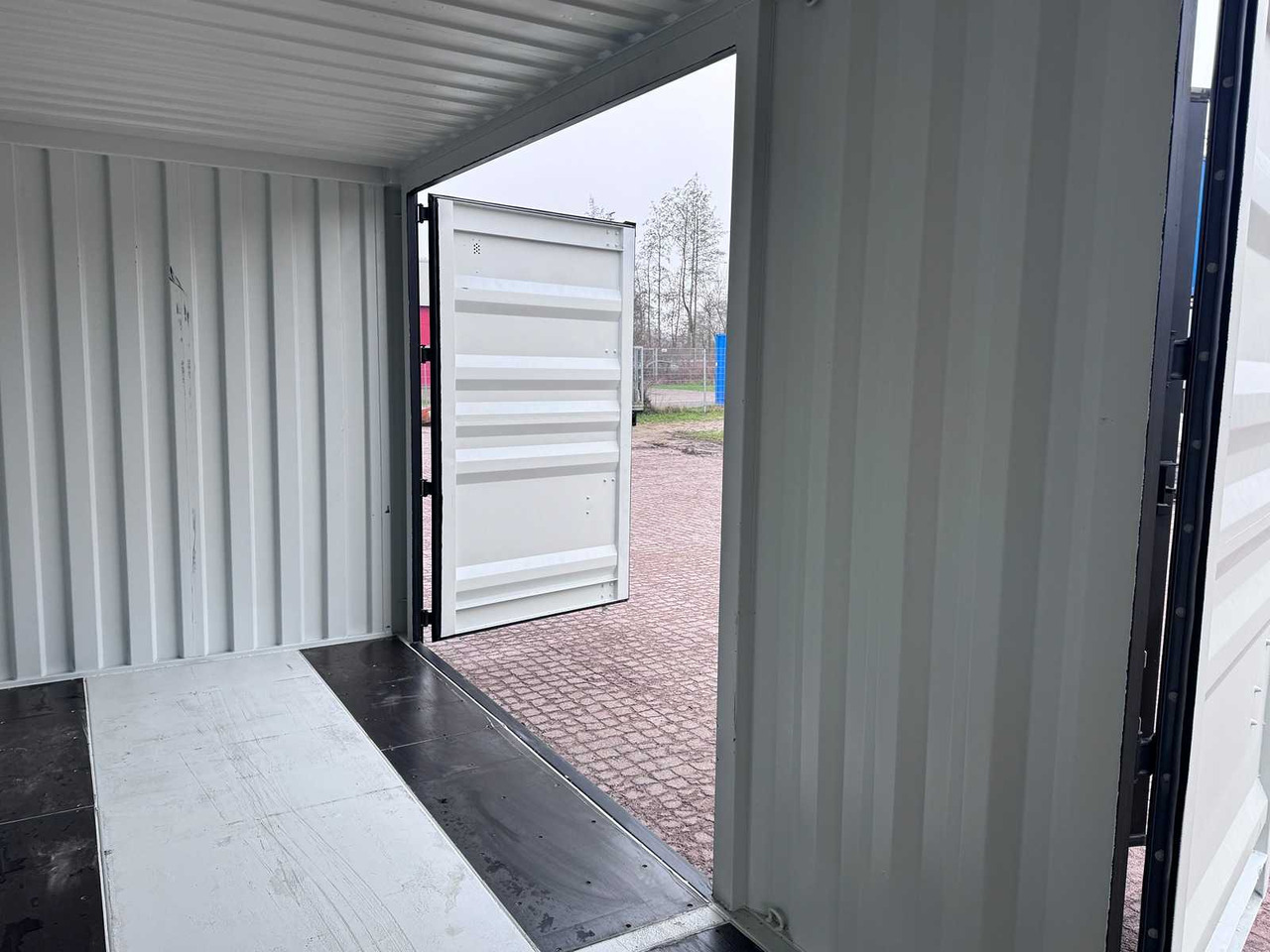 Shipping container 40ft HQ High Cube shipping container with 3 side doors: picture 19