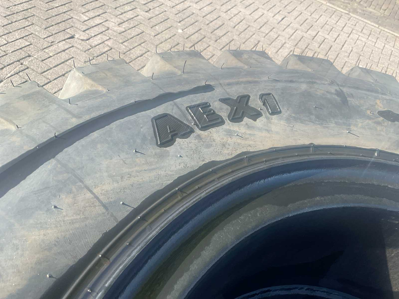 Aeolus Aex1 - Wheels and tires for Farm tractor: picture 5 Aeolus Aex1 - Wheels and tires for Farm tractor: picture 5