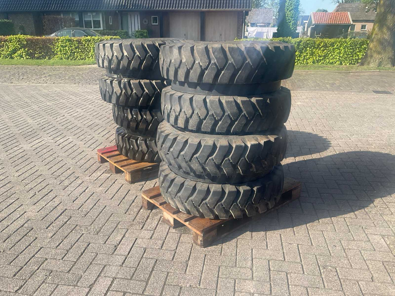 Aeolus Aex1 - Wheels and tires for Farm tractor: picture 2 Aeolus Aex1 - Wheels and tires for Farm tractor: picture 2