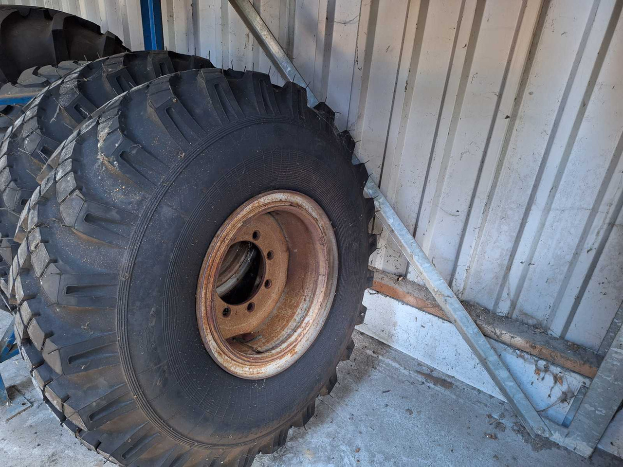 Agricultural tire loader 370-508/1400-20 on rims 8 holes NEW 2x - Wheels and tires for Farm tractor: picture 3 Agricultural tire loader 370-508/1400-20 on rims 8 holes NEW 2x - Wheels and tires for Farm tractor: picture 3