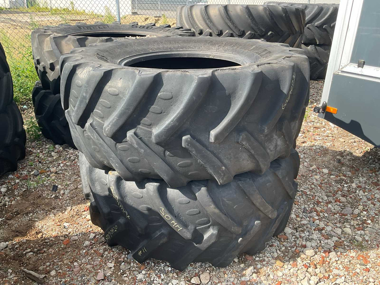 Agrimax RT 765 - Wheels and tires for Farm tractor: picture 1 Agrimax RT 765 - Wheels and tires for Farm tractor: picture 1