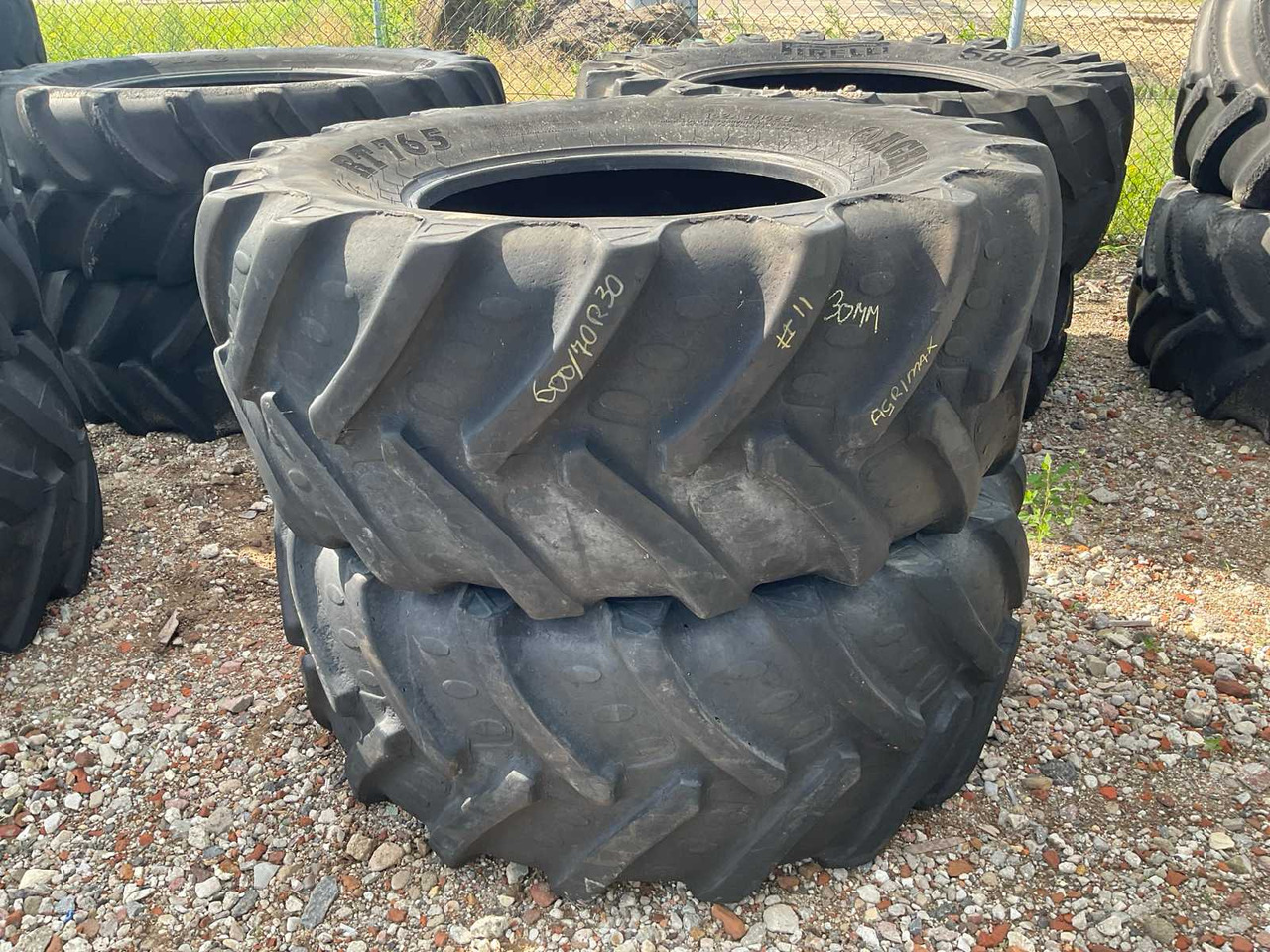 Agrimax RT 765 - Wheels and tires for Farm tractor: picture 2 Agrimax RT 765 - Wheels and tires for Farm tractor: picture 2