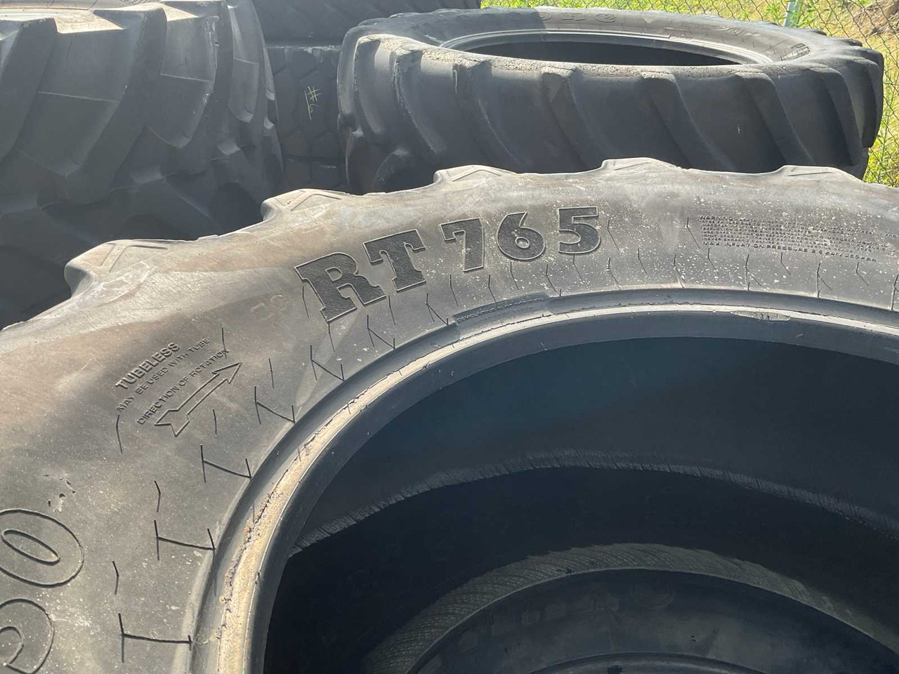 Agrimax RT 765 - Wheels and tires for Farm tractor: picture 4 Agrimax RT 765 - Wheels and tires for Farm tractor: picture 4
