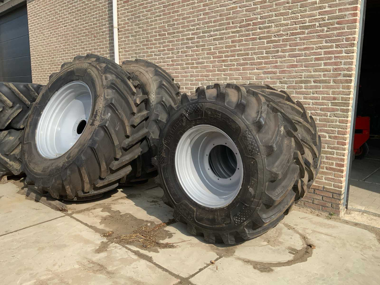 Alliance Agri Star 2 - Wheels and tires for Farm tractor: picture 1 Alliance Agri Star 2 - Wheels and tires for Farm tractor: picture 1