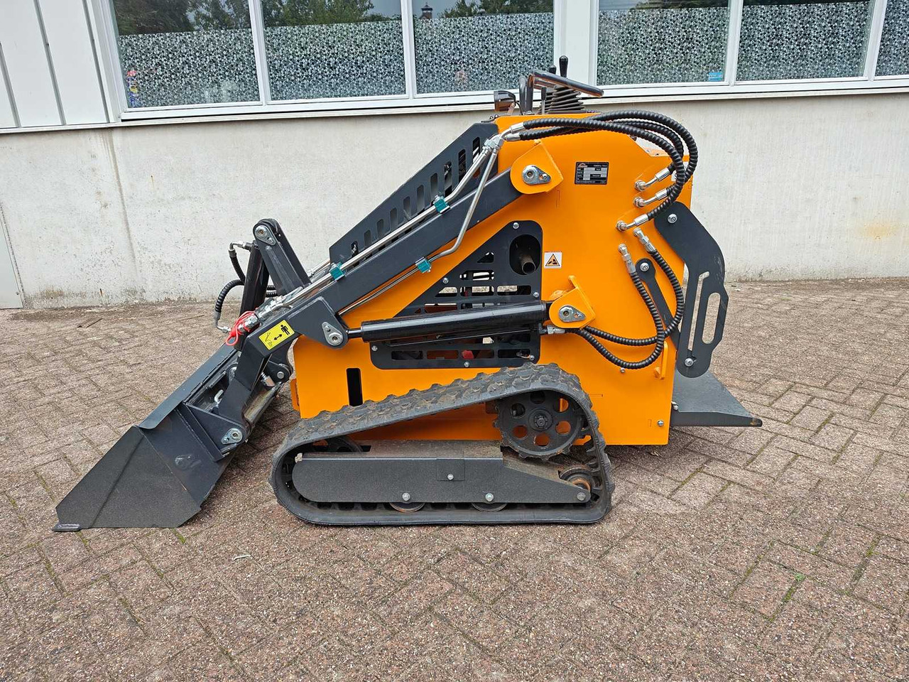Arteer QB-480 - Skid steer loader: picture 2 Arteer QB-480 - Skid steer loader: picture 2