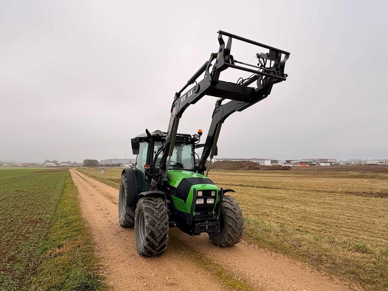 DEUTZ FAHR 5090.4 D GS - COMPACT ALL-WHEEL DRIVE TRACTOR WITH UNDERBODY PROTECTION (2018) - Farm tractor: picture 3 DEUTZ FAHR 5090.4 D GS - COMPACT ALL-WHEEL DRIVE TRACTOR WITH UNDERBODY PROTECTION (2018) - Farm tractor: picture 3