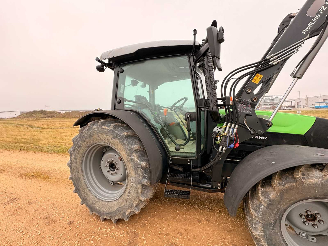 DEUTZ FAHR 5090.4 D GS - COMPACT ALL-WHEEL DRIVE TRACTOR WITH UNDERBODY PROTECTION (2018) - Farm tractor: picture 5 DEUTZ FAHR 5090.4 D GS - COMPACT ALL-WHEEL DRIVE TRACTOR WITH UNDERBODY PROTECTION (2018) - Farm tractor: picture 5