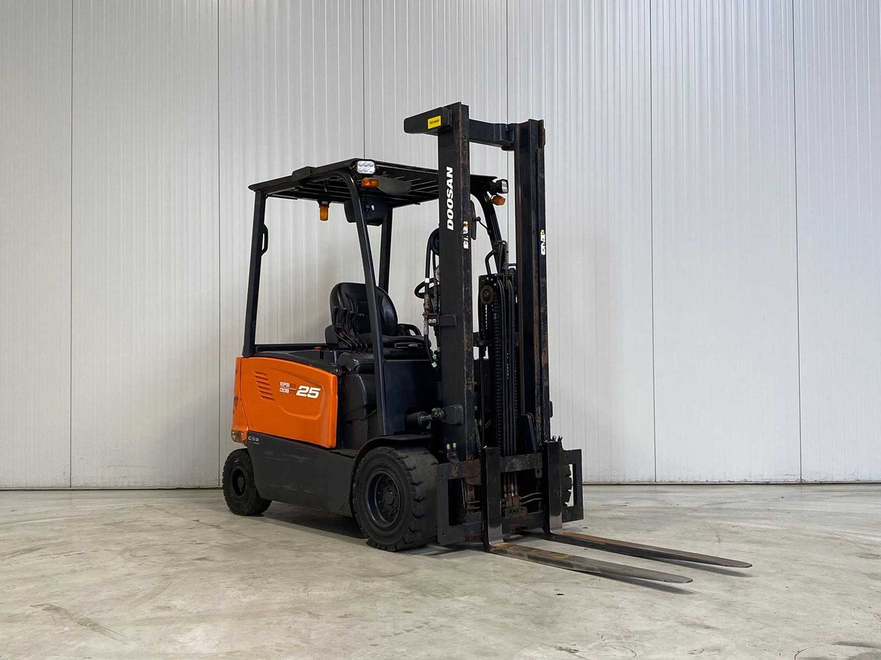 DOOSAN - 2016 - B25X-7 - FORKLIFT - Forklift: picture 1 DOOSAN - 2016 - B25X-7 - FORKLIFT - Forklift: picture 1