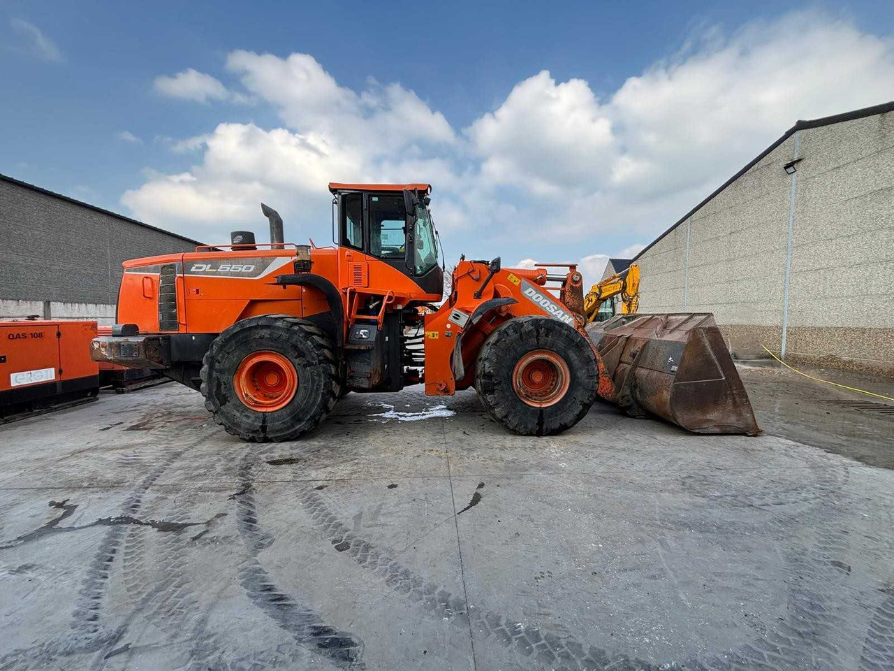 Wheel loader Doosan DL550: picture 6