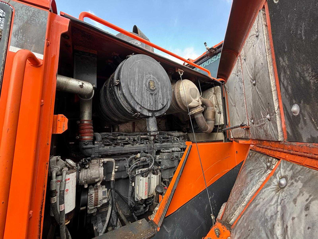 Wheel loader Doosan DL550: picture 17