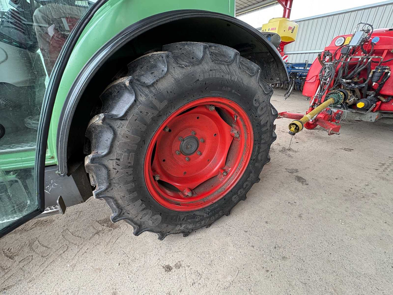 Farm tractor Fendt 211 Vario TMS V: picture 8