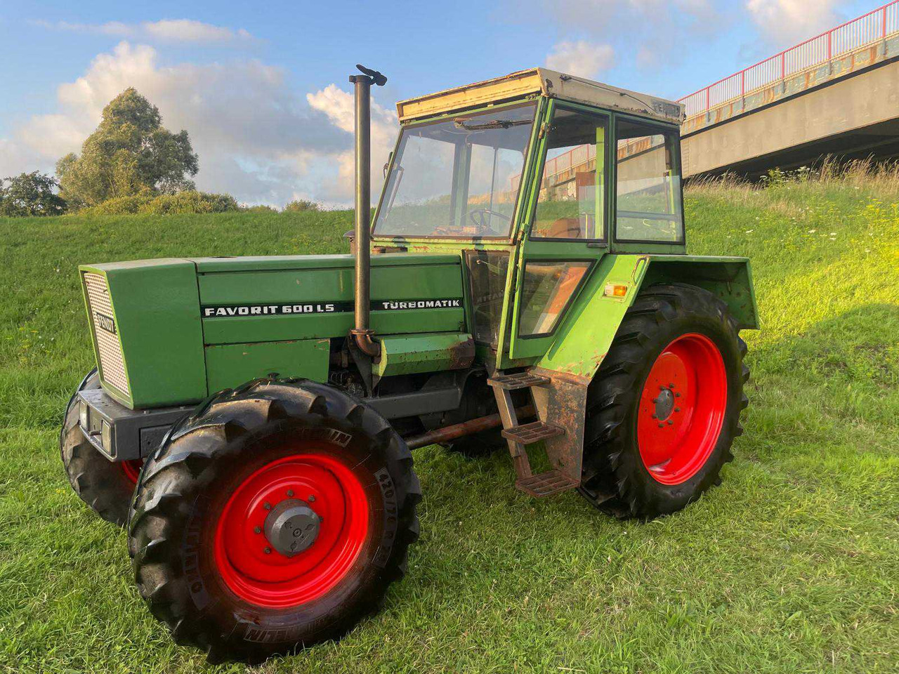 Fendt Favorit 600 LSA - Farm tractor: picture 1 Fendt Favorit 600 LSA - Farm tractor: picture 1