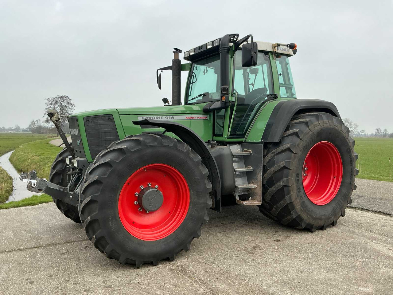 Fendt Favorit 916 - Farm tractor: picture 3 Fendt Favorit 916 - Farm tractor: picture 3