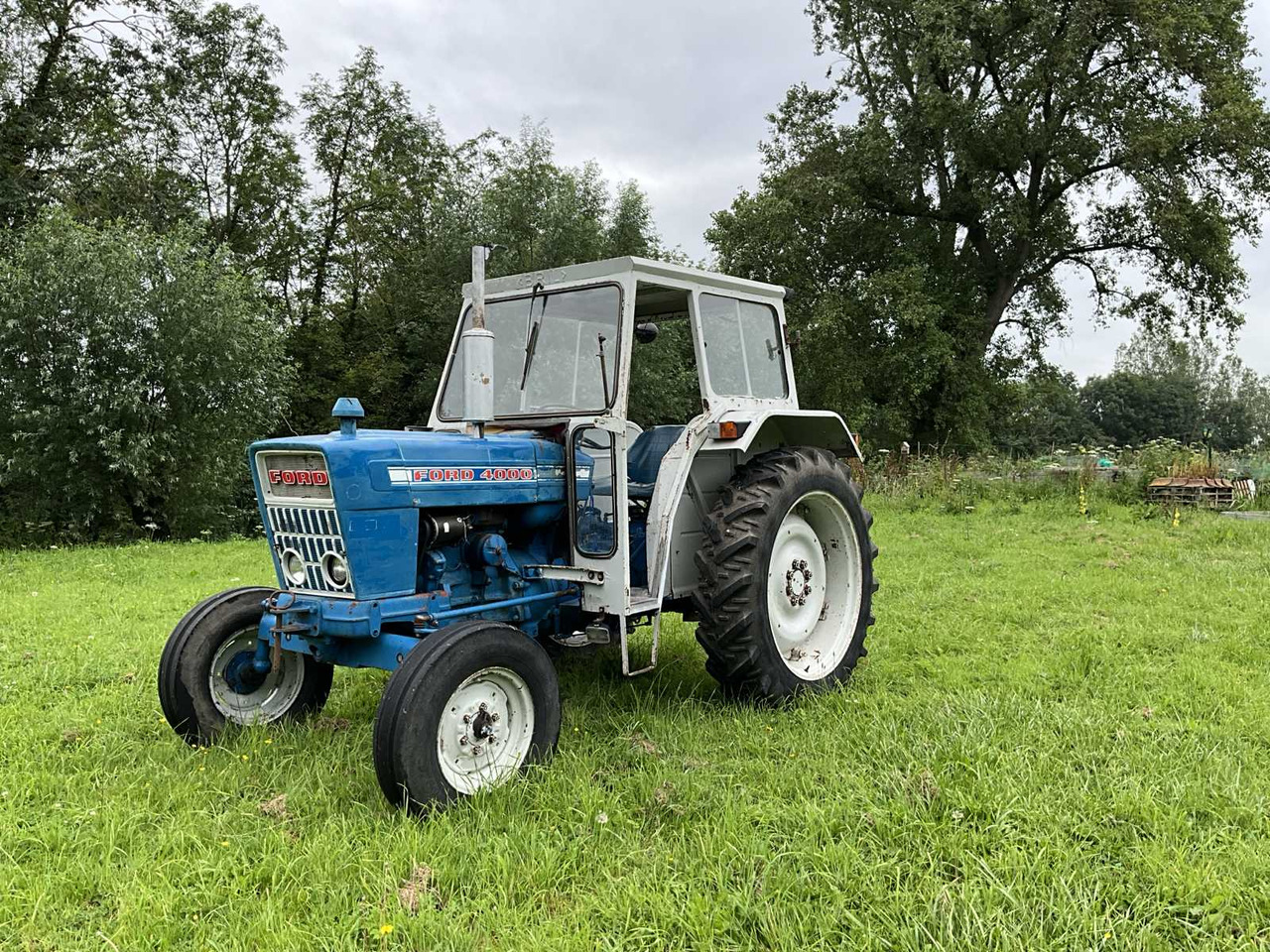 Ford 4000 - Farm tractor: picture 1 Ford 4000 - Farm tractor: picture 1