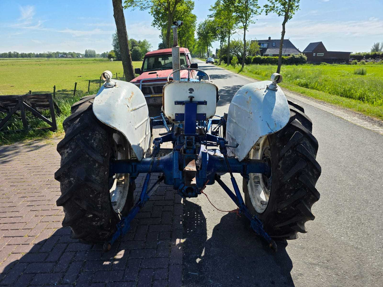 Farm tractor Ford Super Dexta: picture 15