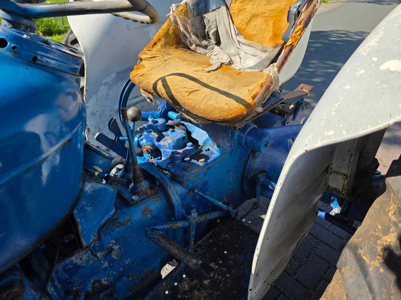Farm tractor Ford Super Dexta: picture 20