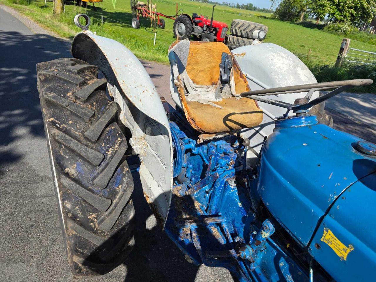 Farm tractor Ford Super Dexta: picture 12