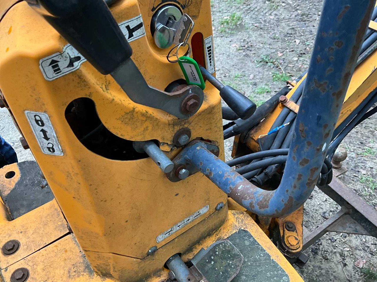 Mini excavator HANIX H15B MINI EXCAVATOR - 1 TON - ADJUSTABLE TRACKS FROM 72CM!: picture 12 Mini excavator HANIX H15B MINI EXCAVATOR - 1 TON - ADJUSTABLE TRACKS FROM 72CM!: picture 12