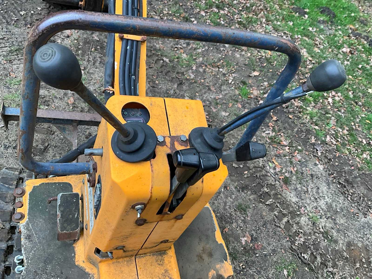 Mini excavator HANIX H15B MINI EXCAVATOR - 1 TON - ADJUSTABLE TRACKS FROM 72CM!: picture 11 Mini excavator HANIX H15B MINI EXCAVATOR - 1 TON - ADJUSTABLE TRACKS FROM 72CM!: picture 11