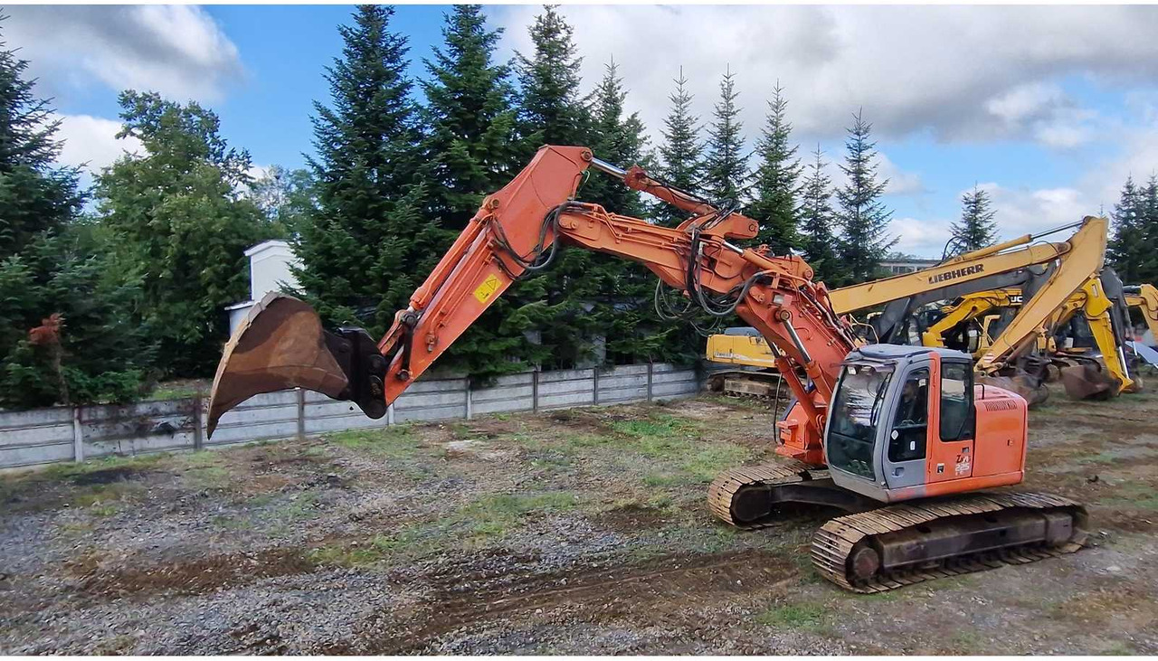 HITACHI ZX225USLC - Crawler excavator: picture 3 HITACHI ZX225USLC - Crawler excavator: picture 3