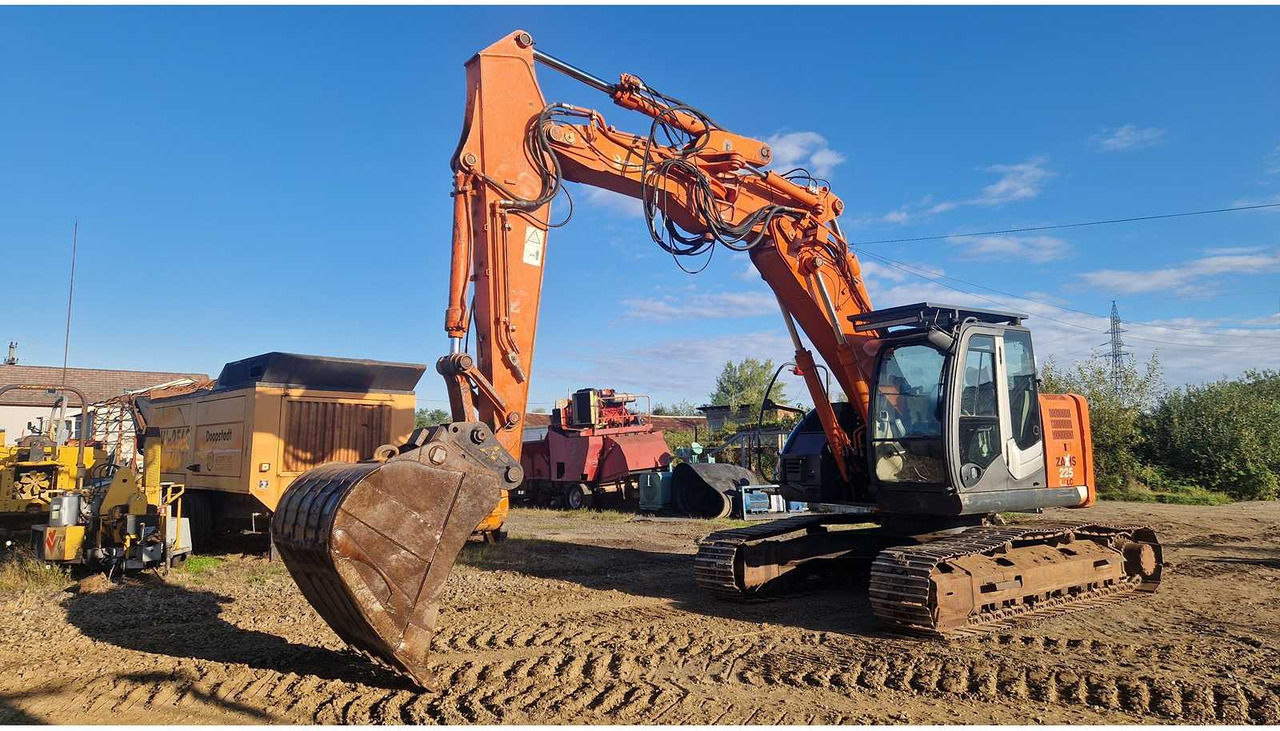 HITACHI Zaxis 225 - Crawler excavator: picture 1 HITACHI Zaxis 225 - Crawler excavator: picture 1