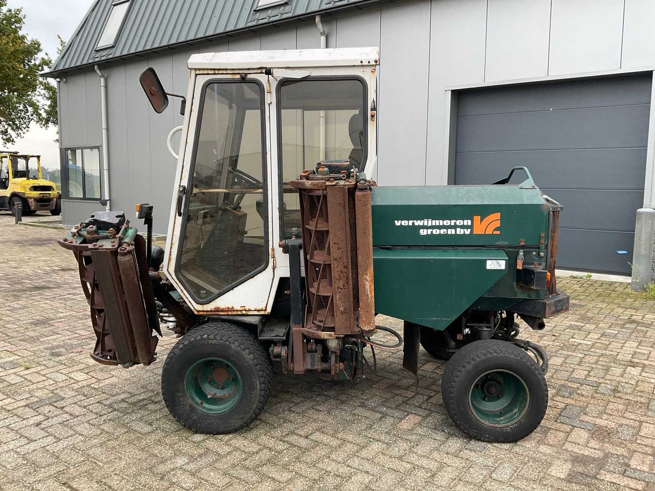 Hayter 930L T44 - Flail mower/ Mulcher: picture 3 Hayter 930L T44 - Flail mower/ Mulcher: picture 3