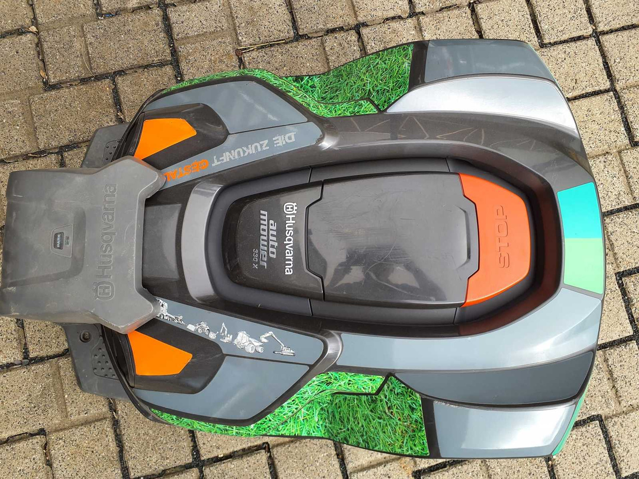 Husqvarna Automower 330x - Garden mower: picture 2 Husqvarna Automower 330x - Garden mower: picture 2
