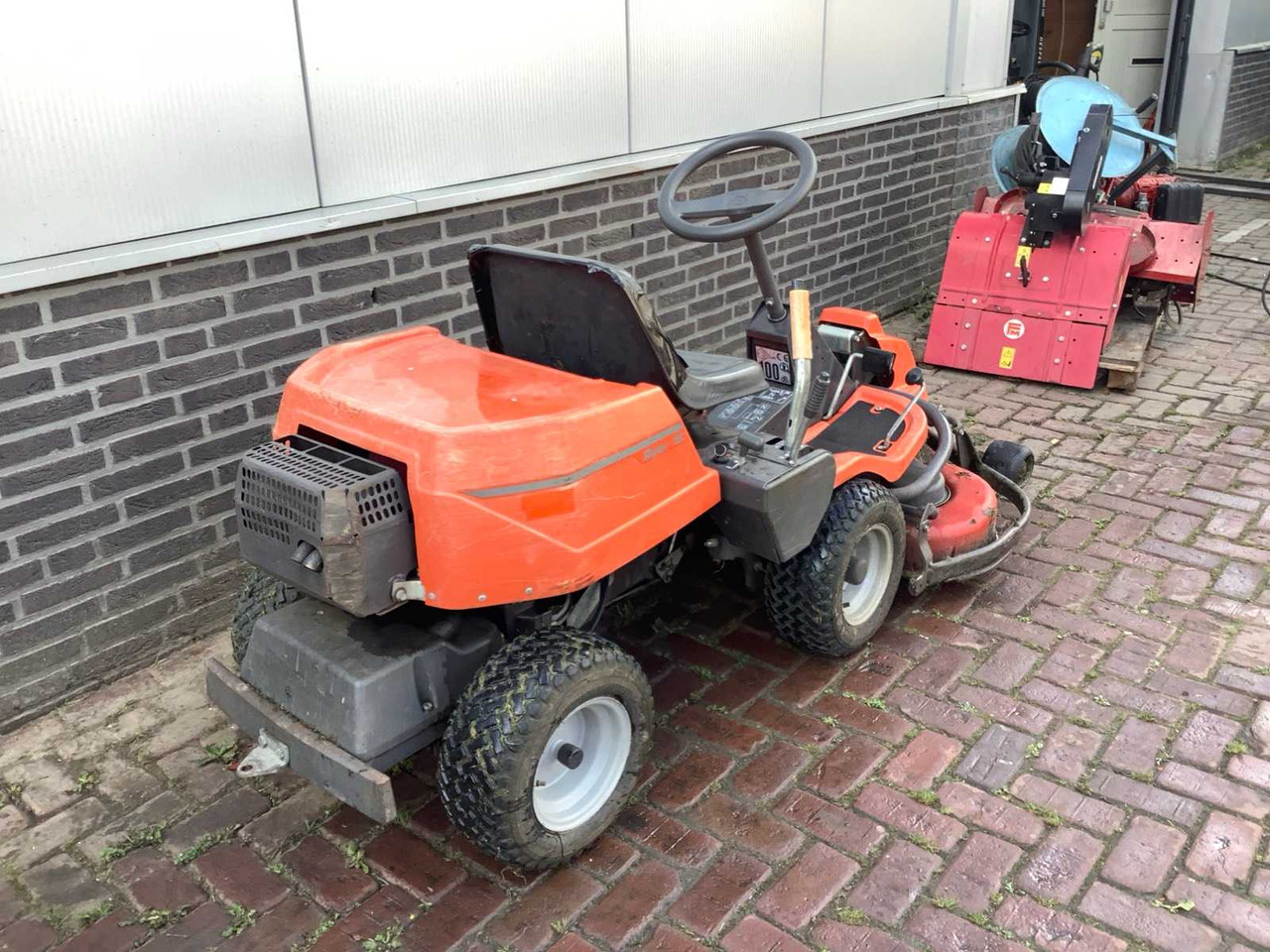 Husqvarna Rider 16 - Garden mower: picture 2 Husqvarna Rider 16 - Garden mower: picture 2