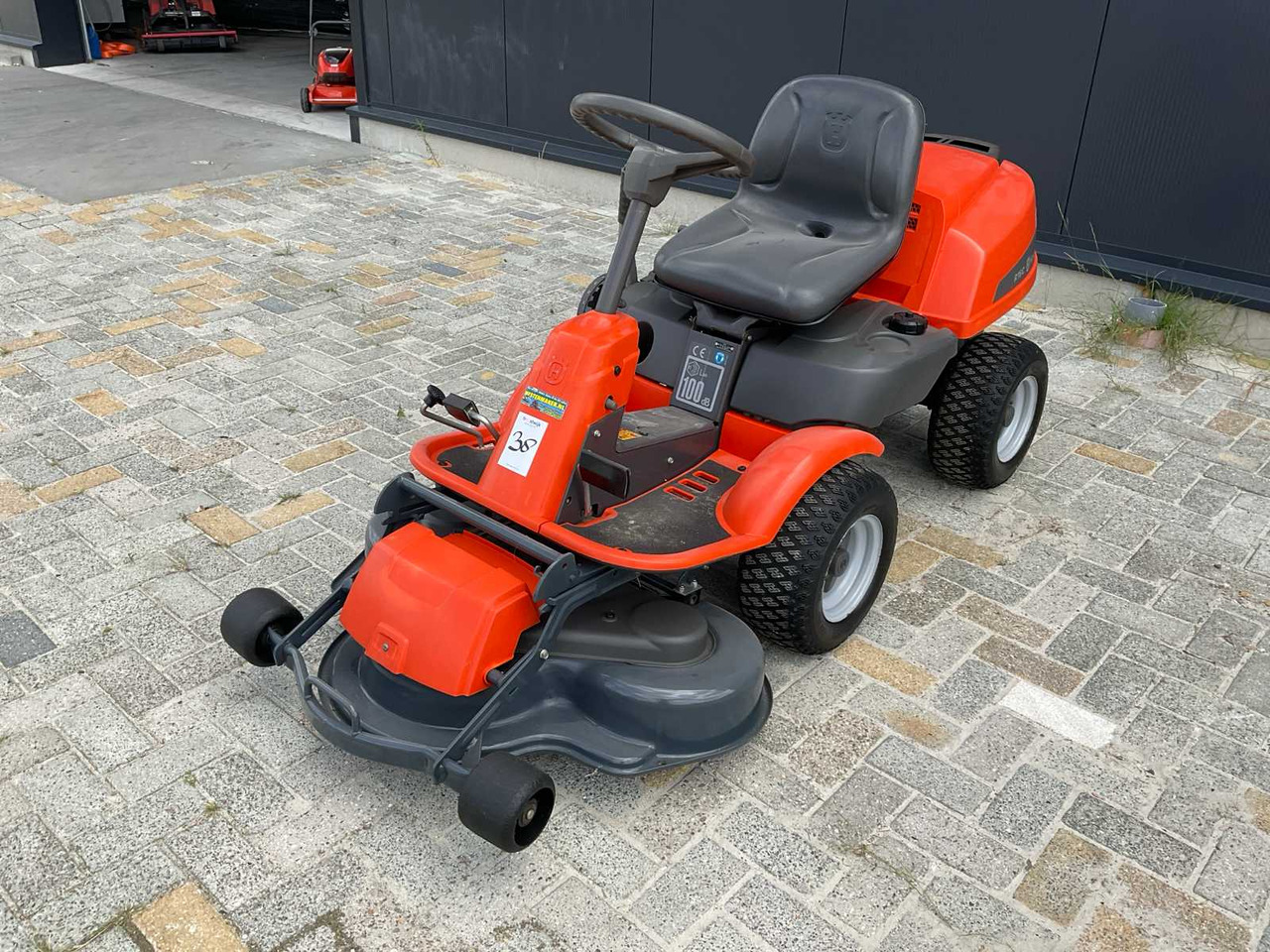 Husqvarna Rider R16C - Garden mower: picture 1 Husqvarna Rider R16C - Garden mower: picture 1