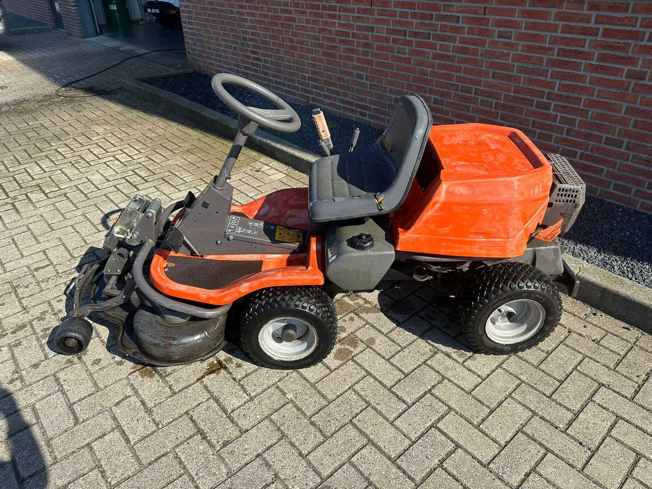 Husqvarna rider 11 - Garden mower: picture 3 Husqvarna rider 11 - Garden mower: picture 3