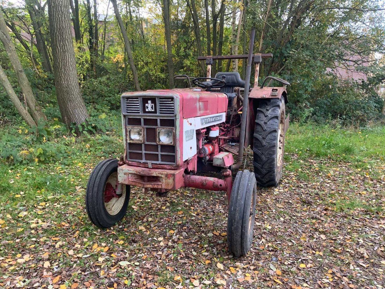 International 383 - Farm tractor: picture 2 International 383 - Farm tractor: picture 2