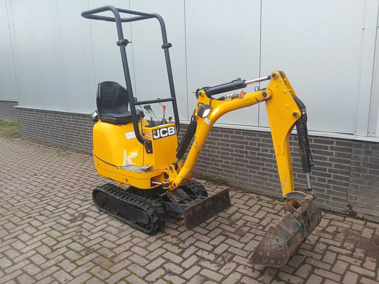 JCB 8008CTS - Mini excavator: picture 1 JCB 8008CTS - Mini excavator: picture 1