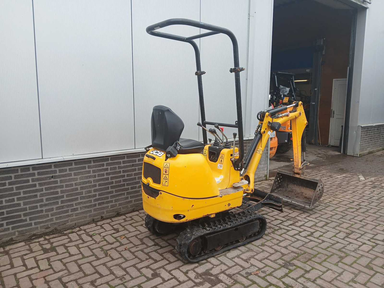 JCB 8008CTS - Mini excavator: picture 2 JCB 8008CTS - Mini excavator: picture 2