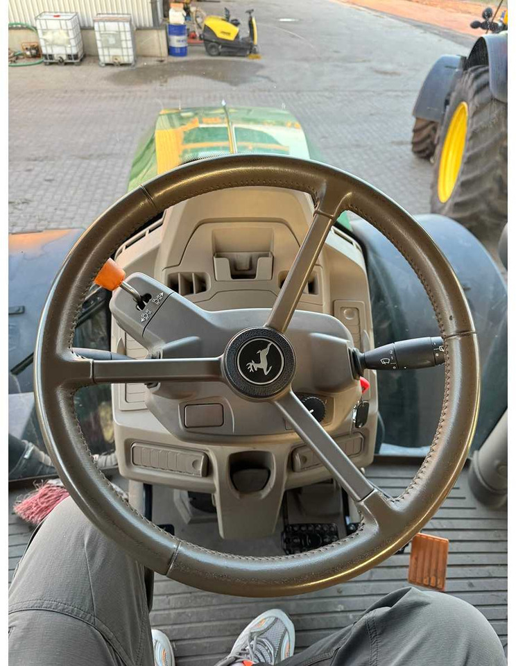 JOHN DEERE 6R 250 - E18 - Farm tractor: picture 3 JOHN DEERE 6R 250 - E18 - Farm tractor: picture 3