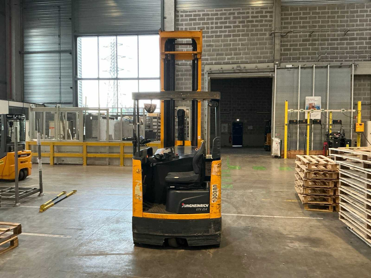JUNGHEINRICH - 2014 - ETV 214 - REACH TRUCK - Forklift: picture 4 JUNGHEINRICH - 2014 - ETV 214 - REACH TRUCK - Forklift: picture 4