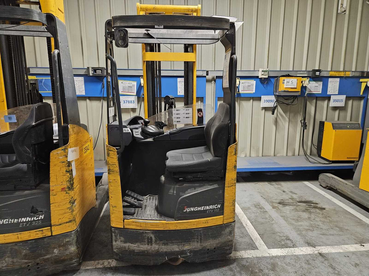 JUNGHEINRICH REACH TRUCK - Forklift: picture 2 JUNGHEINRICH REACH TRUCK - Forklift: picture 2