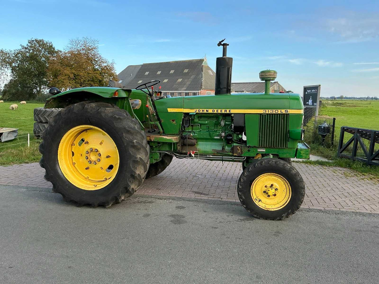John Deere 3130 - Farm tractor: picture 5 John Deere 3130 - Farm tractor: picture 5
