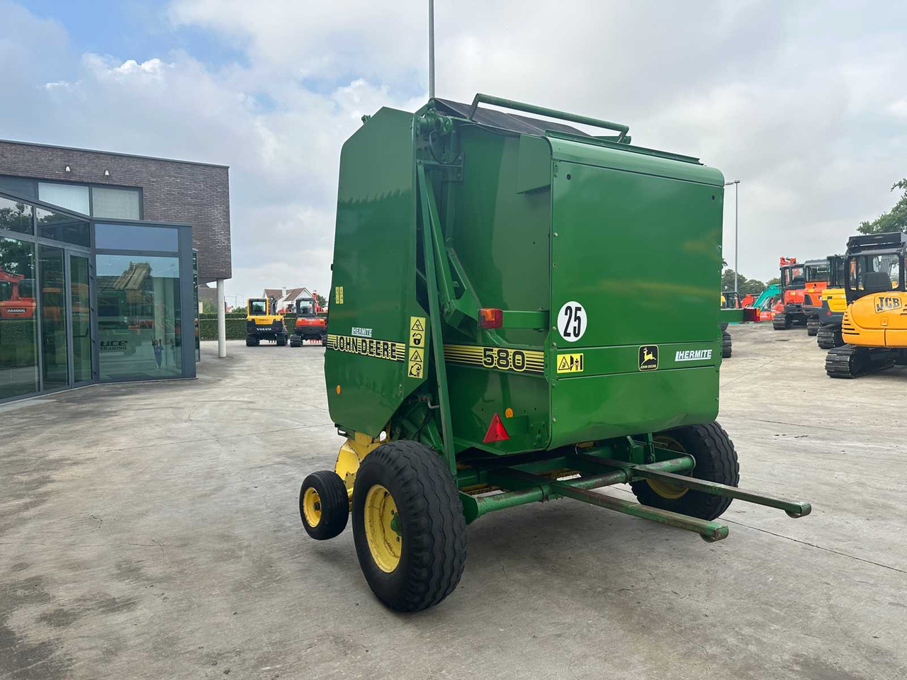 John Deere 580 - Round baler: picture 3 John Deere 580 - Round baler: picture 3