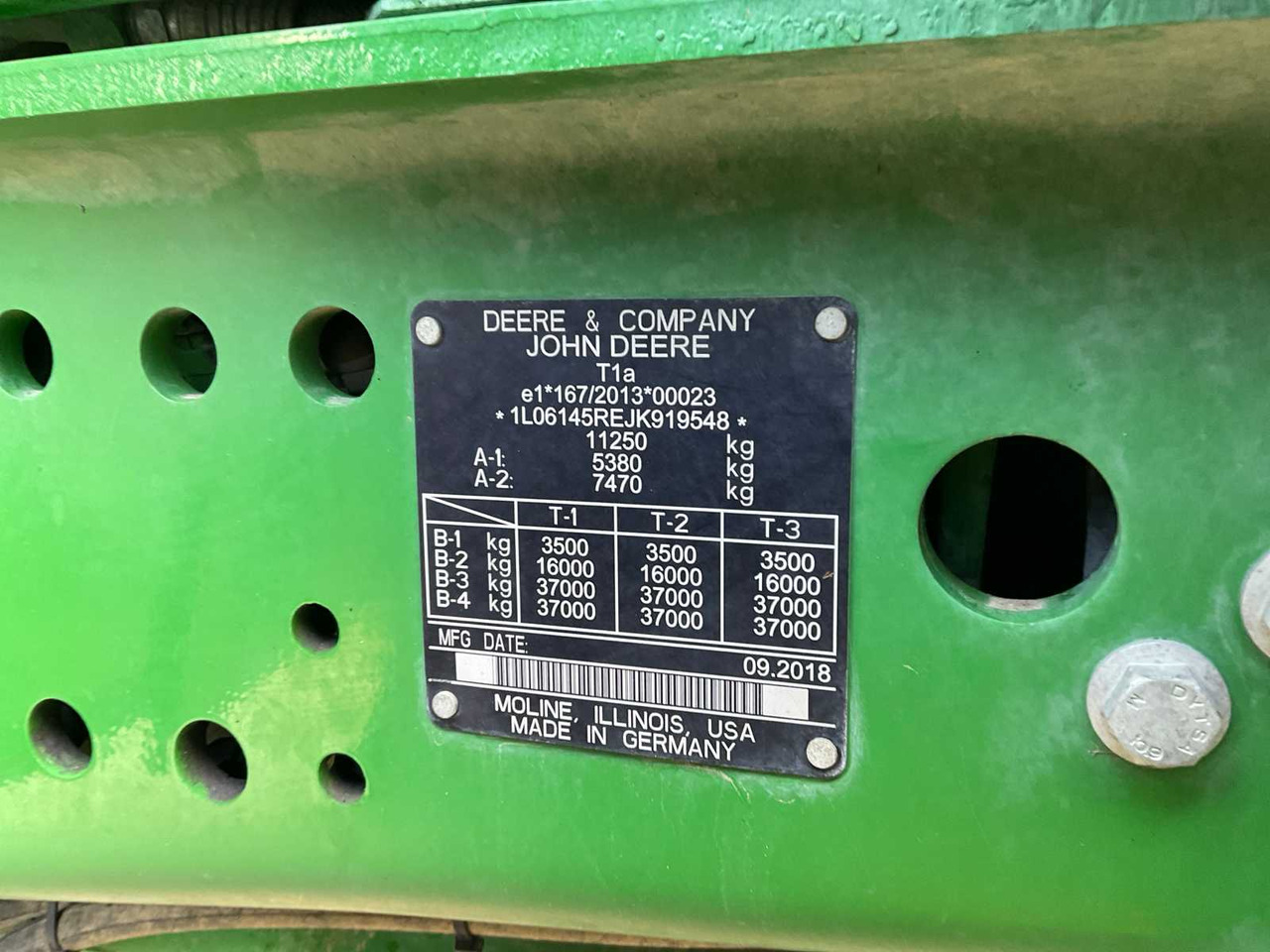 Farm tractor John Deere 6145R: picture 50