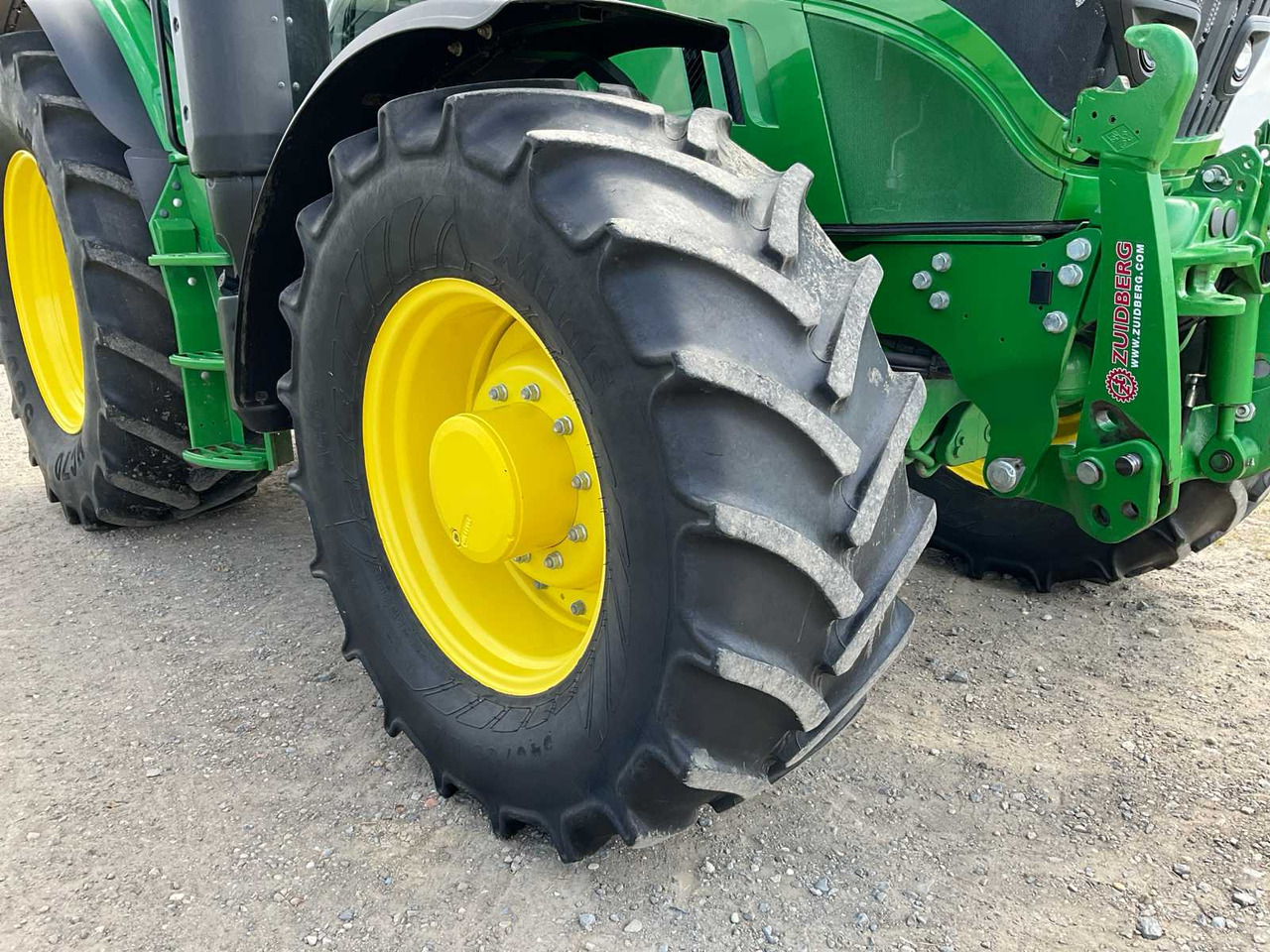 Farm tractor John Deere 6145R: picture 19