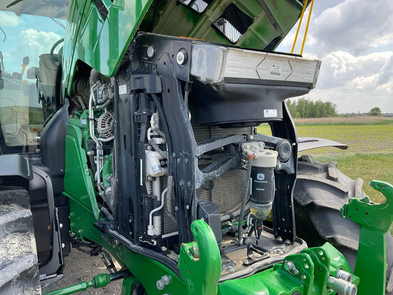Farm tractor John Deere 6145R: picture 48