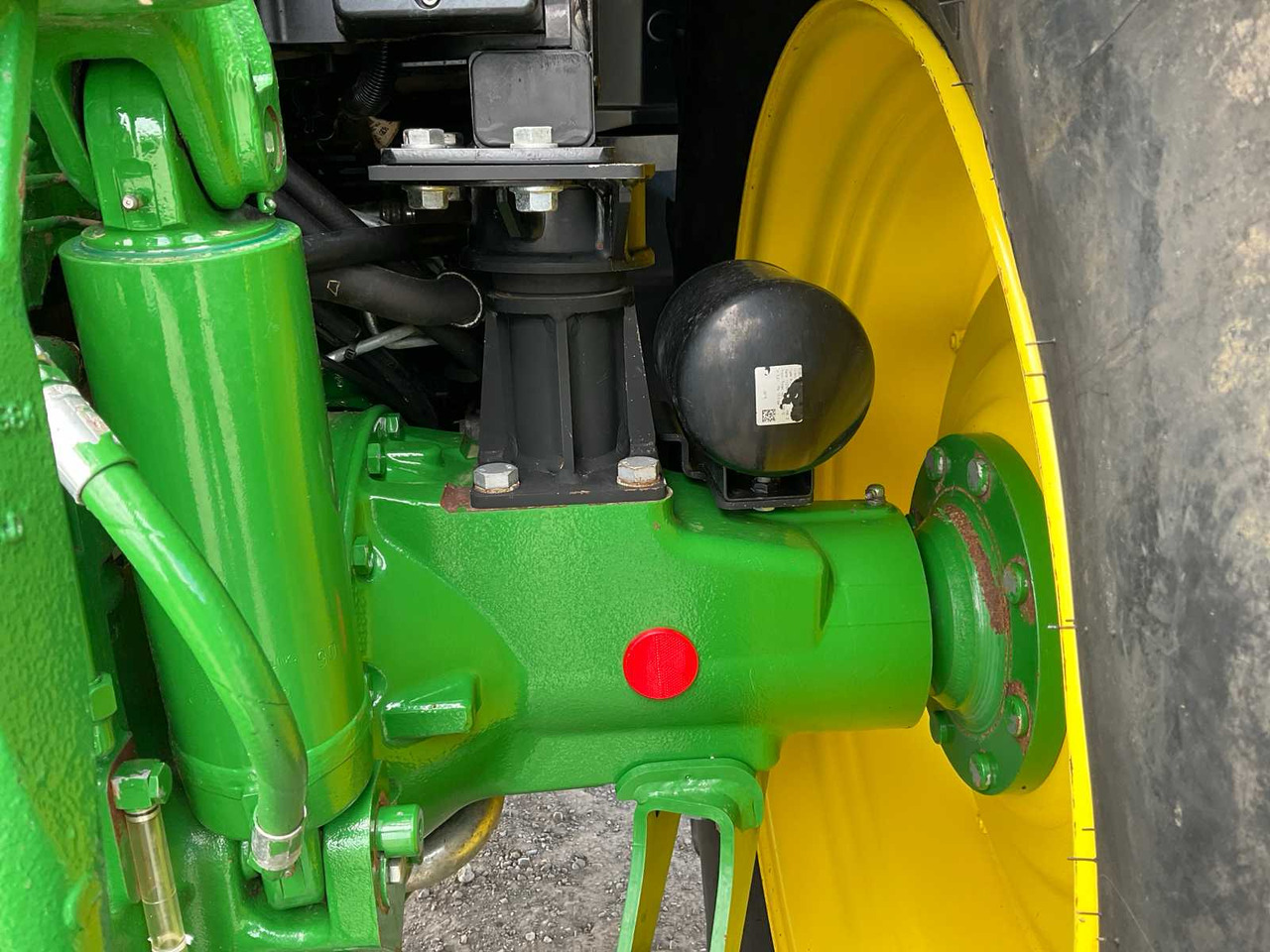 Farm tractor John Deere 6145R: picture 28