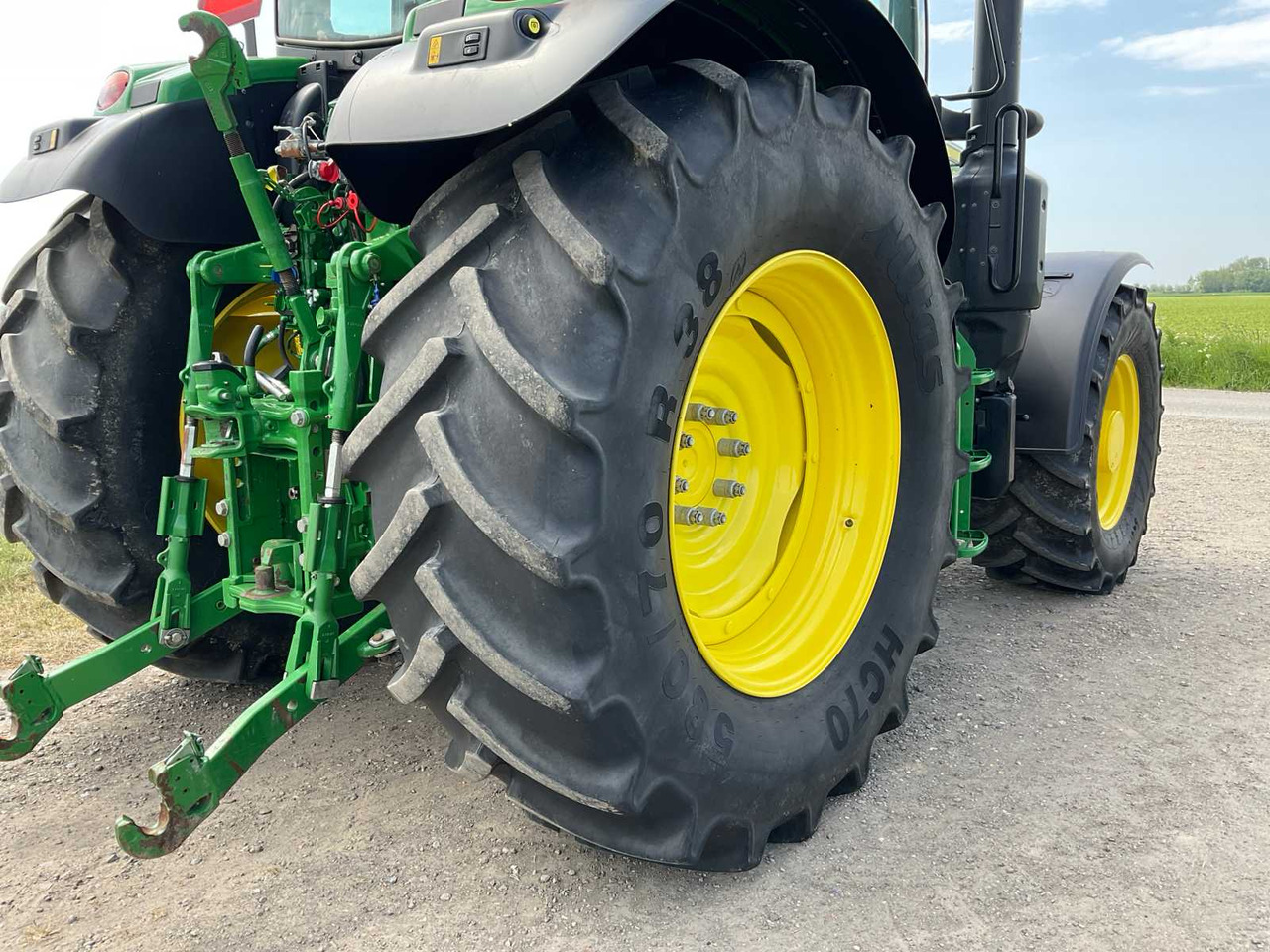 Farm tractor John Deere 6145R: picture 22