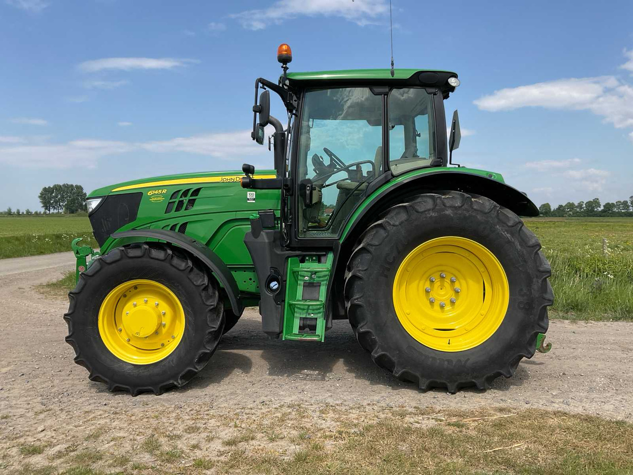 Farm tractor John Deere 6145R: picture 8